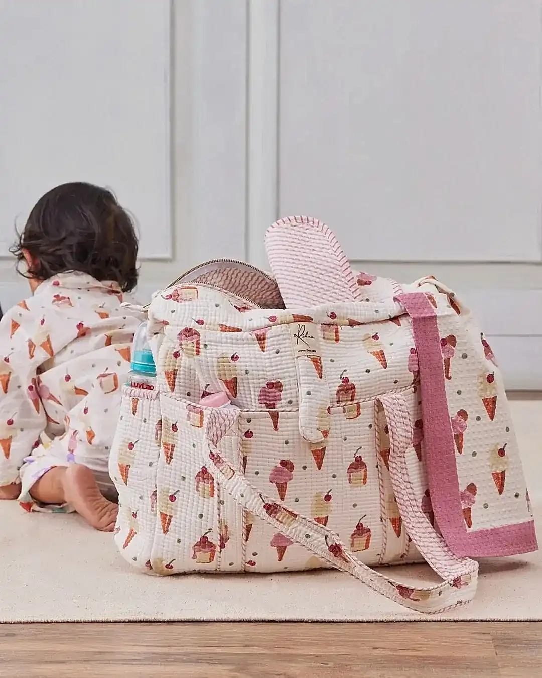 What Should Be in a Baby Bag?